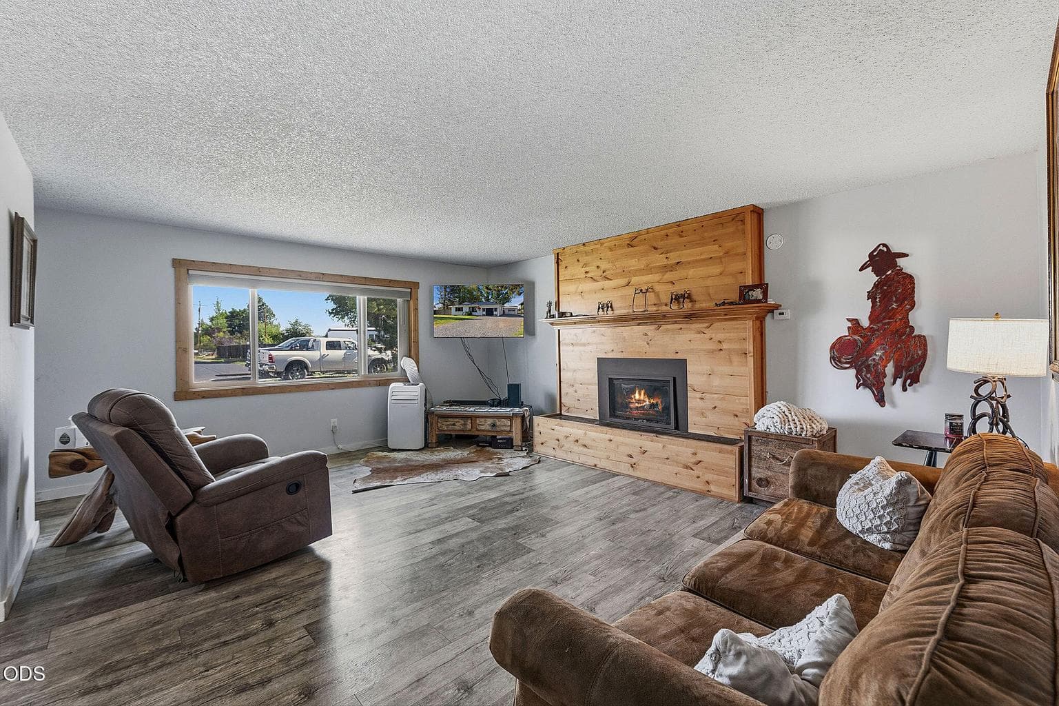 Photo of 524 NW Martingale Road 6 of 32