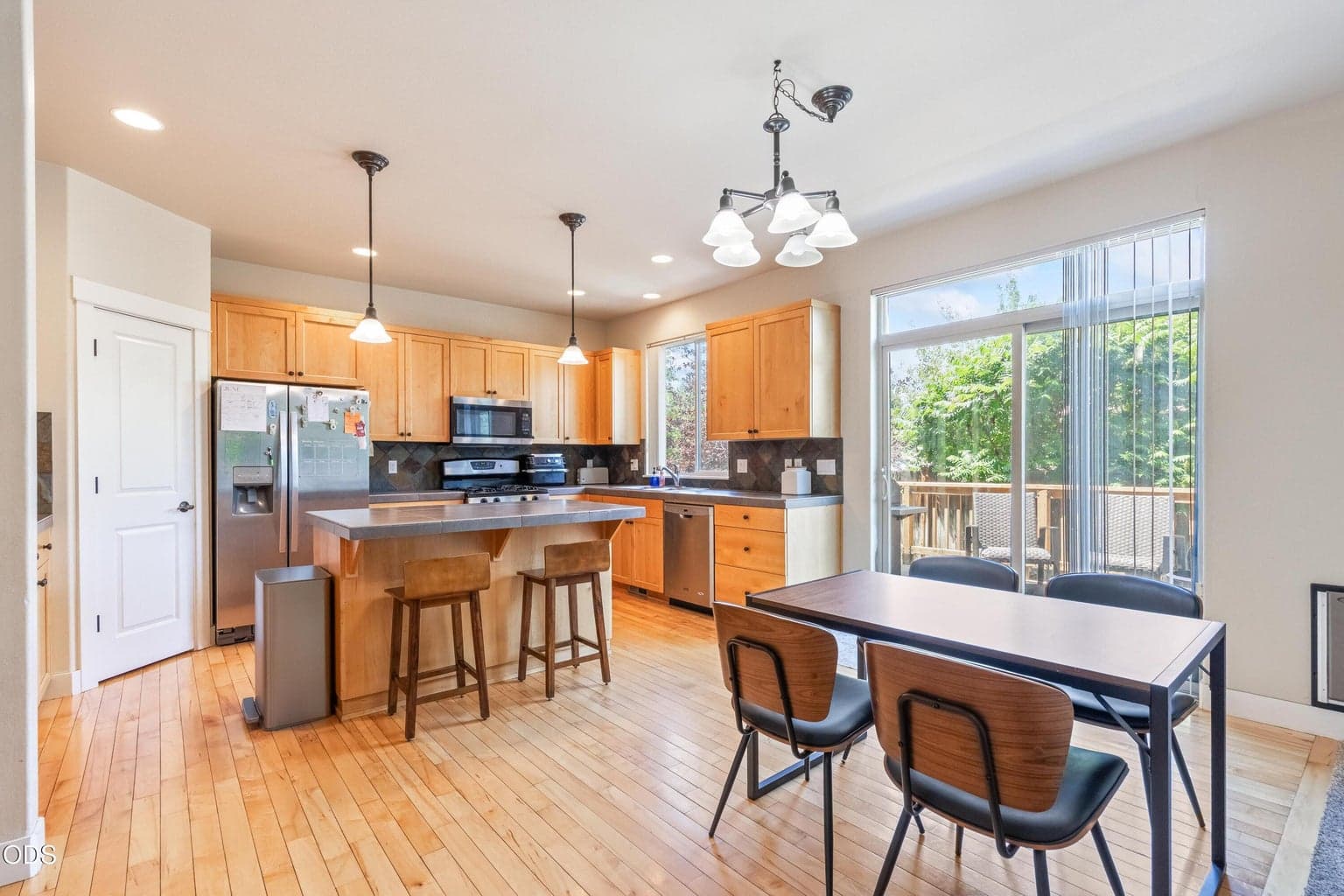 Photo of 1885 NE Altura Drive 7 of 35