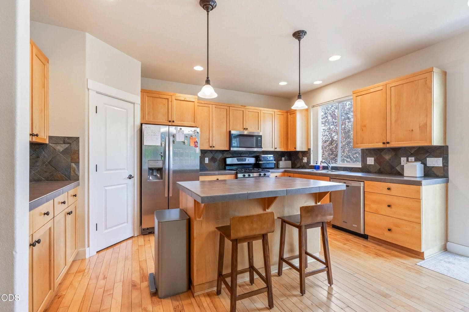 Photo of 1885 NE Altura Drive 8 of 35