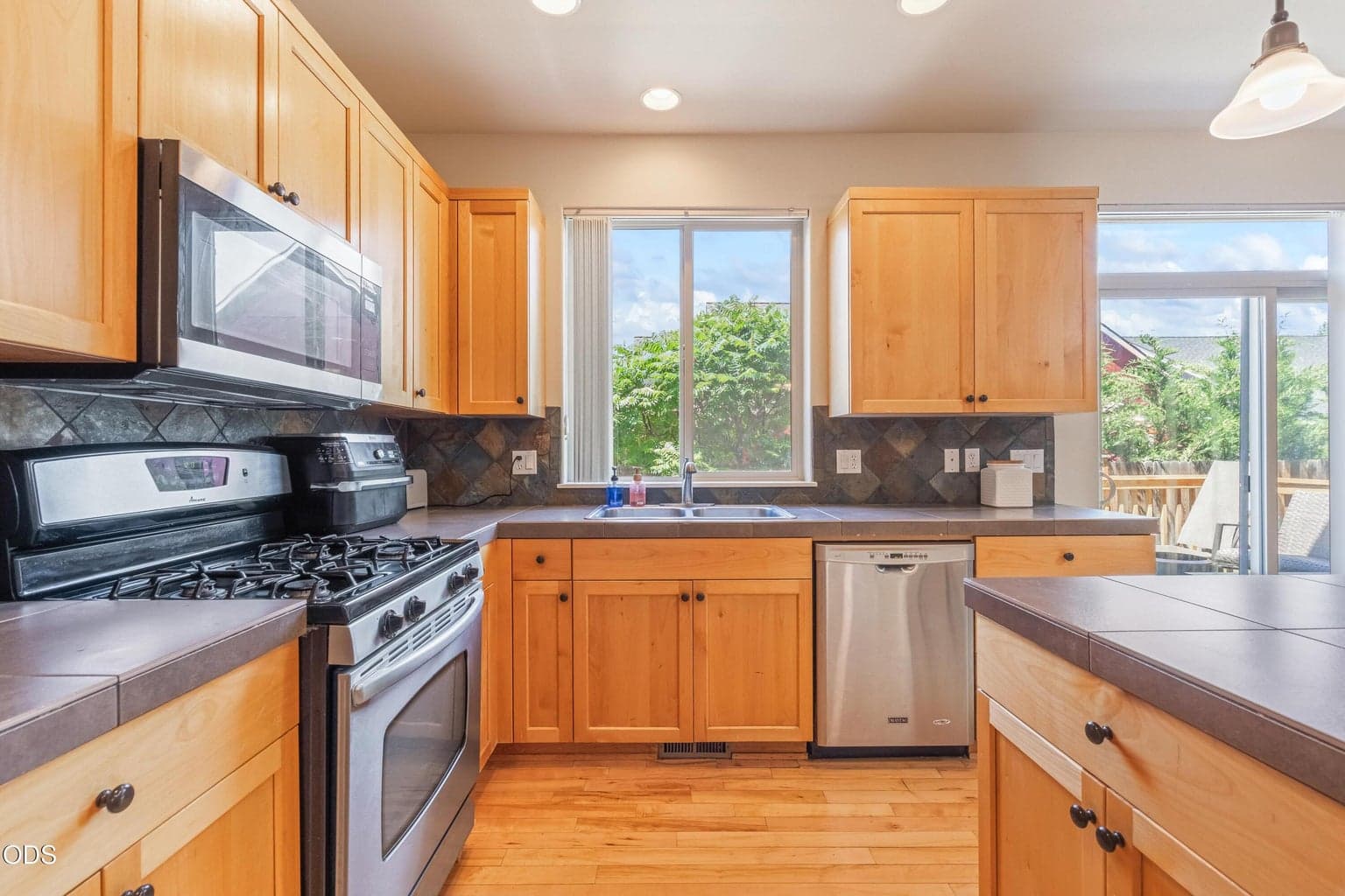 Photo of 1885 NE Altura Drive 9 of 35