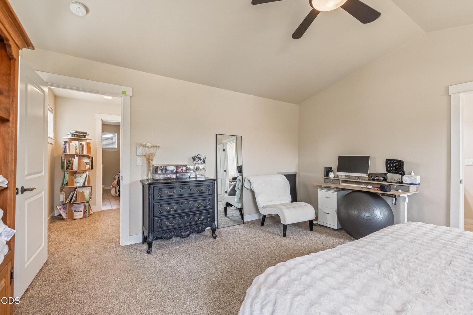 Photo of 1885 NE Altura Drive 15 of 35
