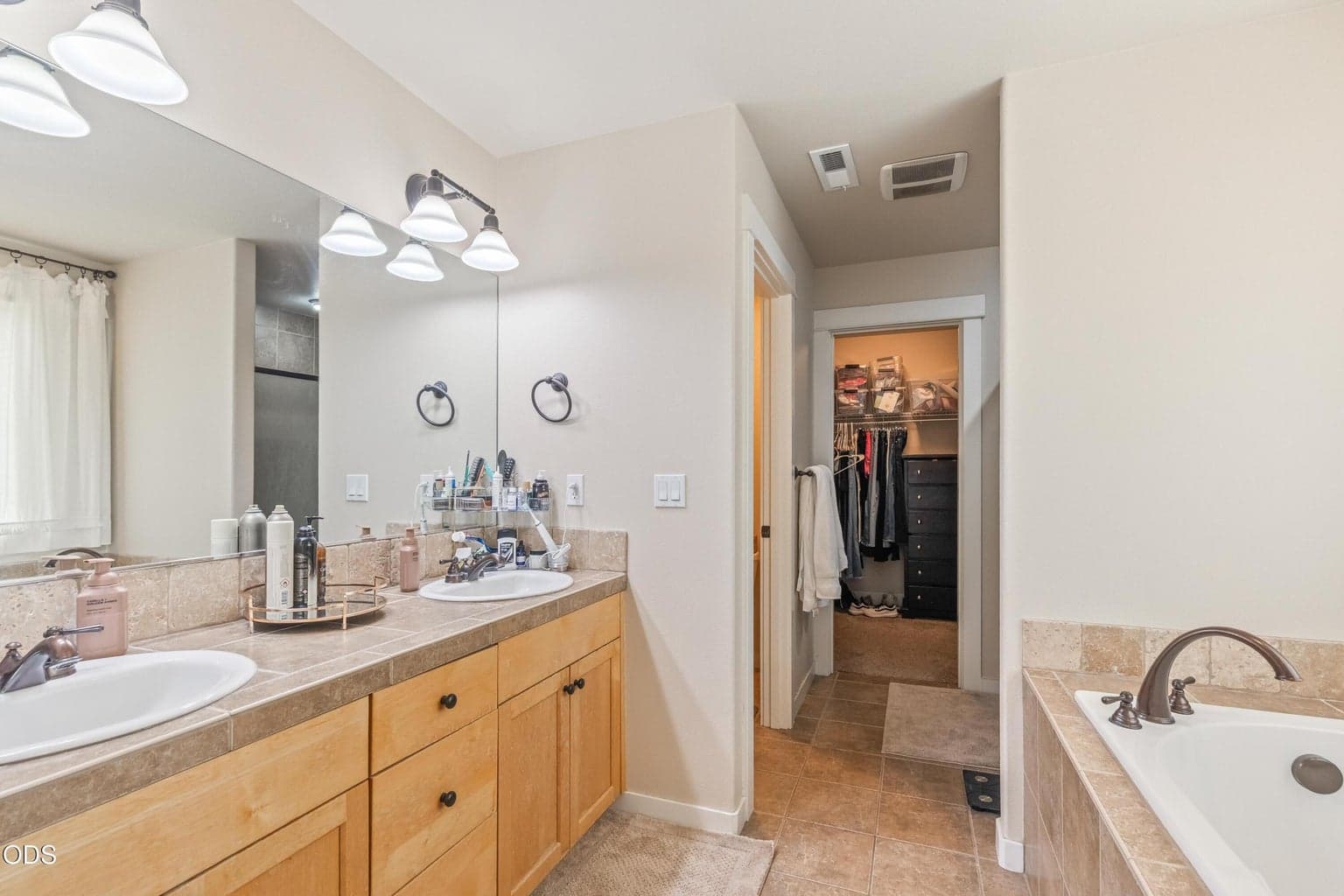 Photo of 1885 NE Altura Drive 16 of 35