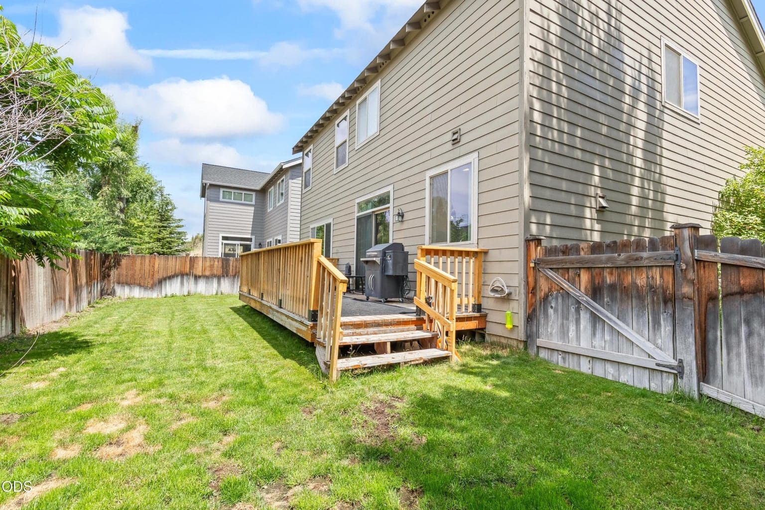 Photo of 1885 NE Altura Drive 31 of 35