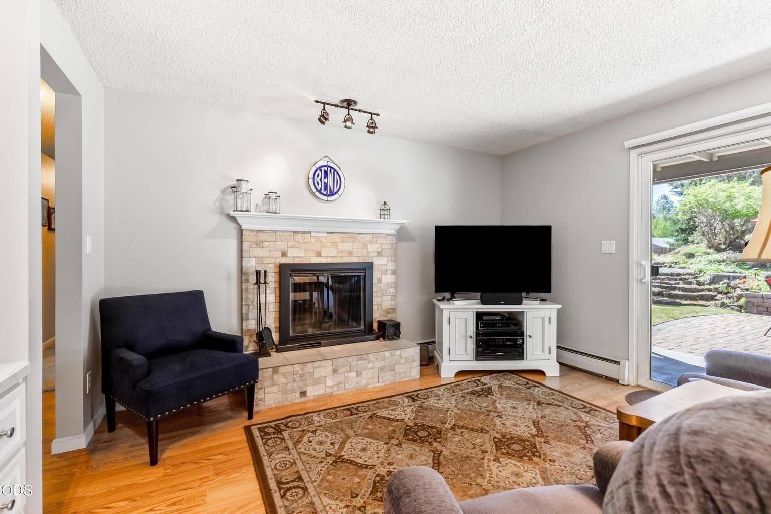 Photo of 709 NE Lafayette Avenue 8 of 32