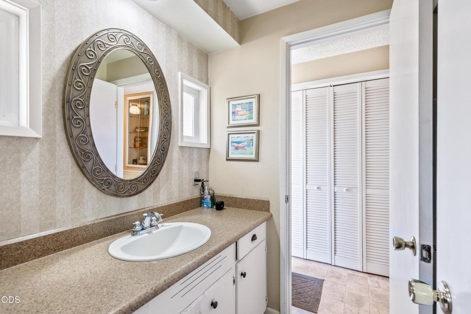 Photo of 709 NE Lafayette Avenue 13 of 32