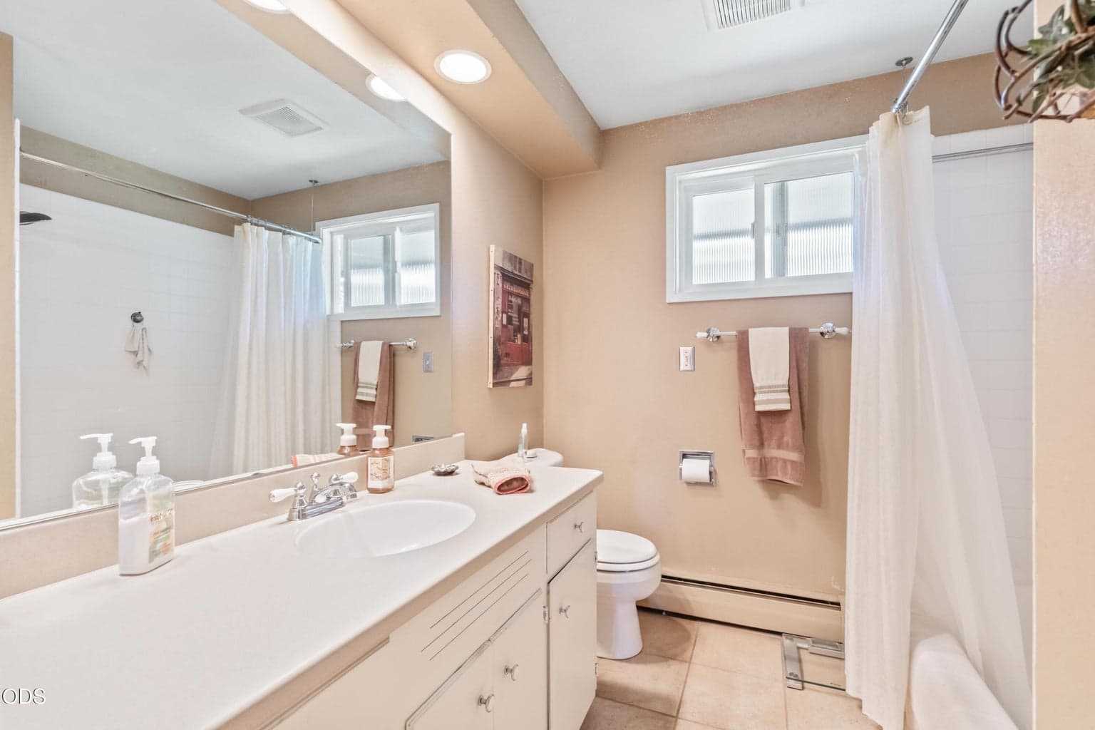Photo of 709 NE Lafayette Avenue 16 of 32