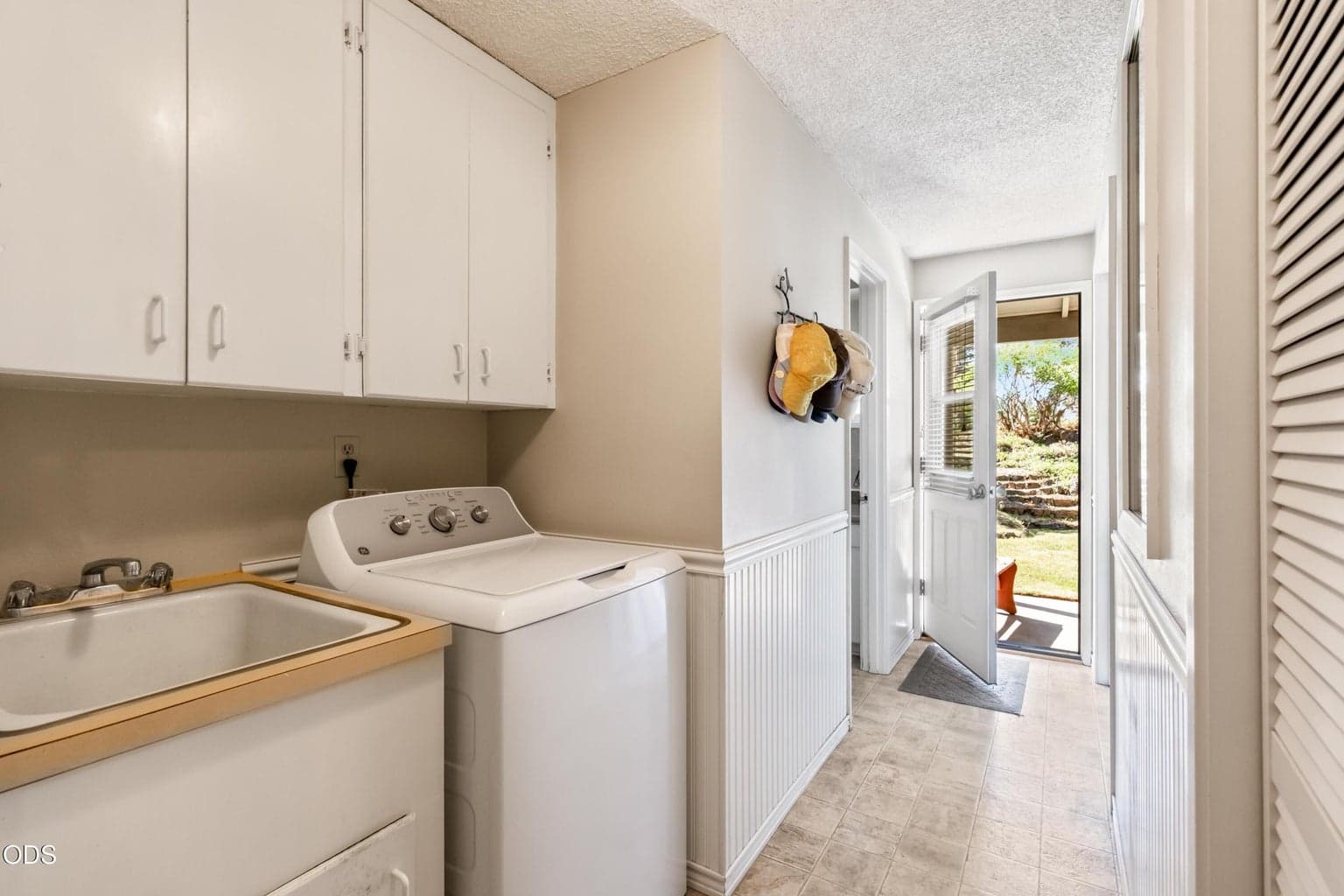 Photo of 709 NE Lafayette Avenue 17 of 32