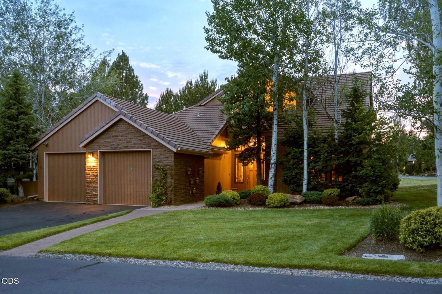 Photo of 62028 Fall Creek 2 of 53