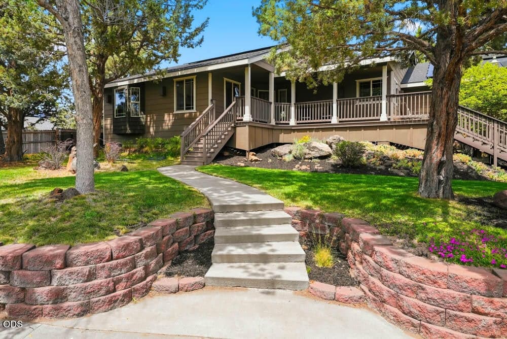 Photo of 63225 Stonewood 1 of 48