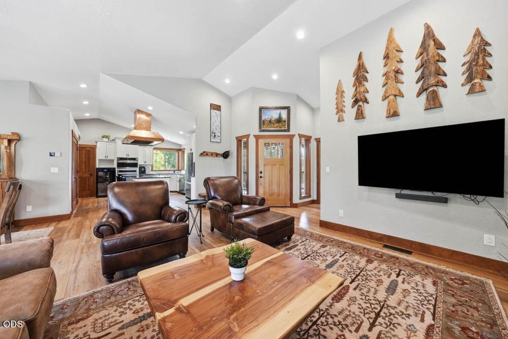 Photo of 63225 Stonewood Drive 6 of 48