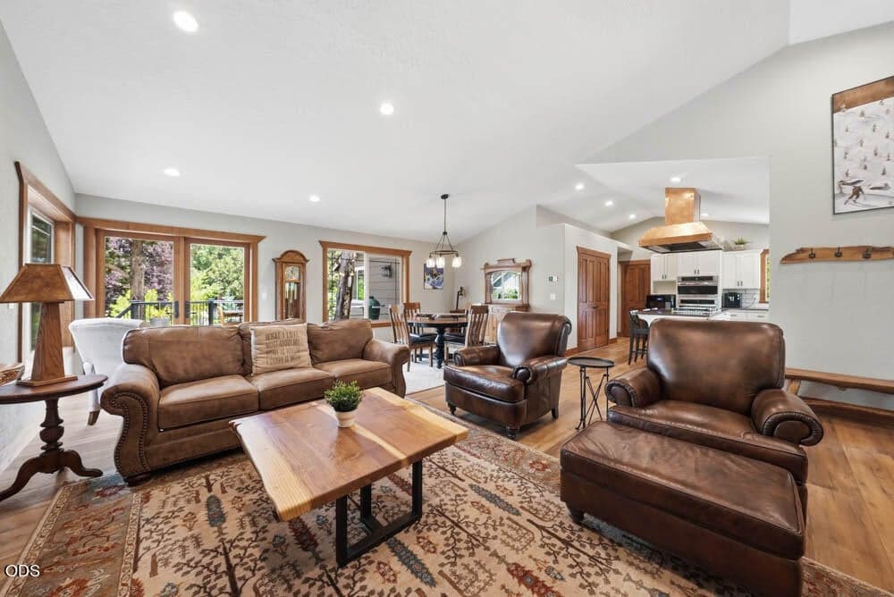 Photo of 63225 Stonewood Drive 7 of 48