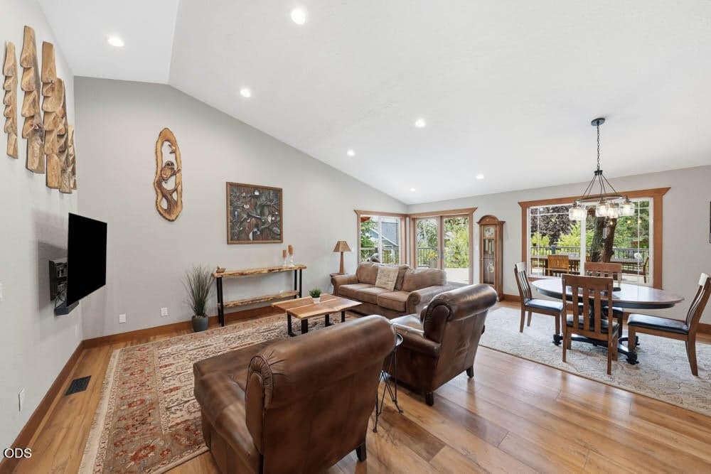 Photo of 63225 Stonewood Drive 8 of 48