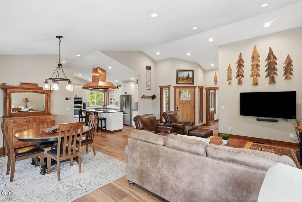 Photo of 63225 Stonewood Drive 11 of 48