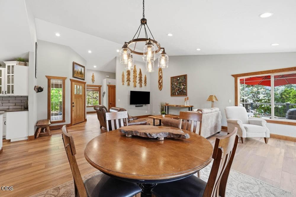 Photo of 63225 Stonewood Drive 12 of 48