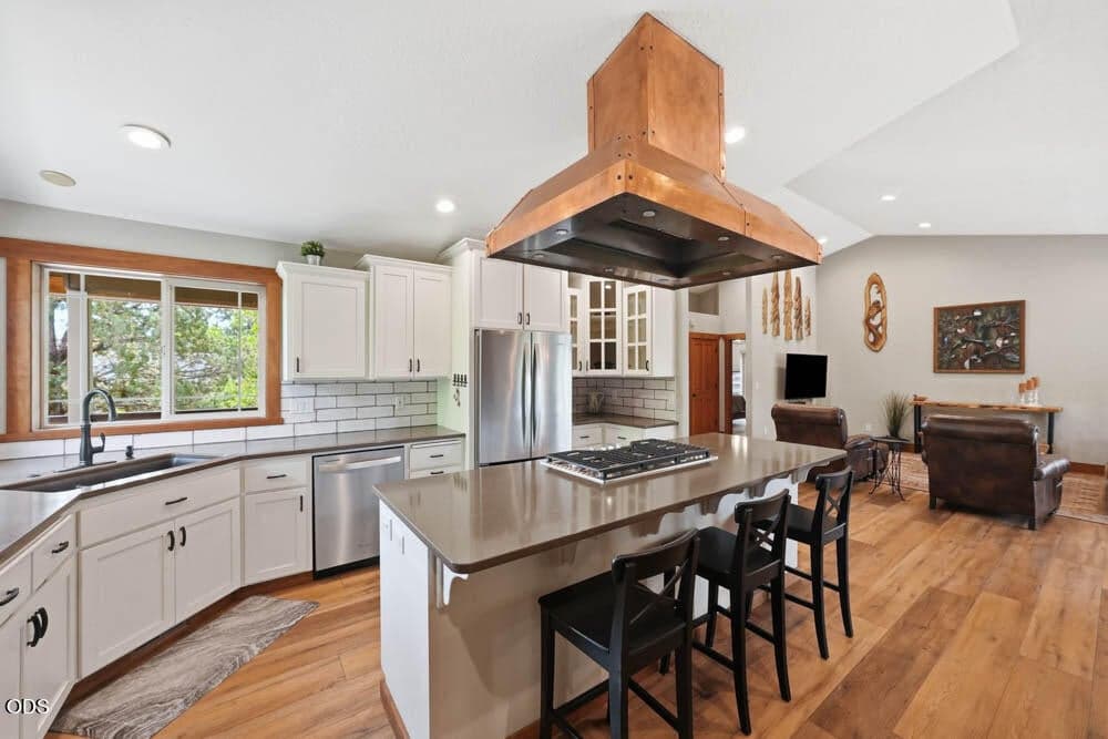 Photo of 63225 Stonewood Drive 13 of 48