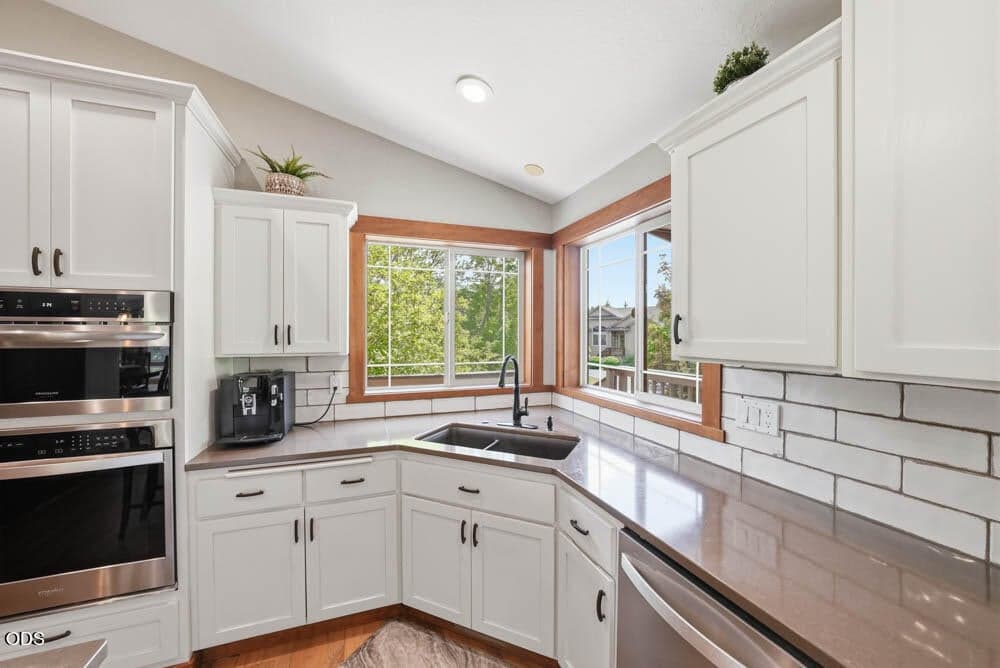 Photo of 63225 Stonewood Drive 16 of 48