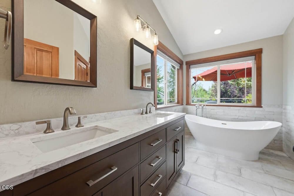 Photo of 63225 Stonewood Drive 25 of 48