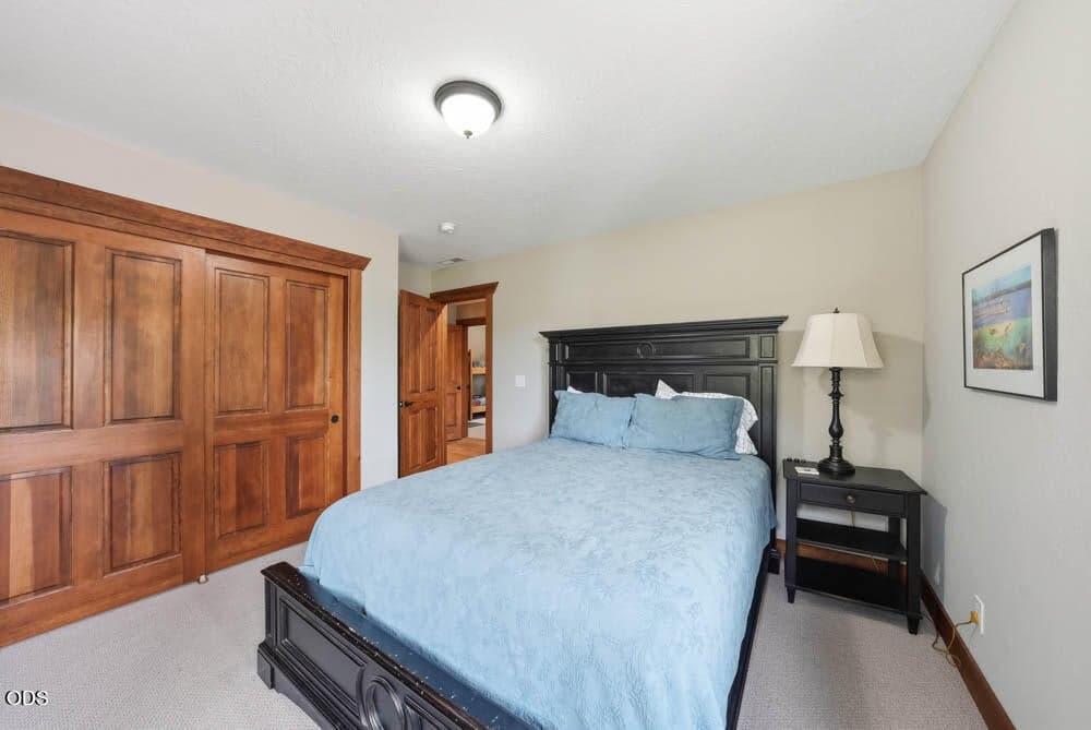 Photo of 63225 Stonewood Drive 28 of 48