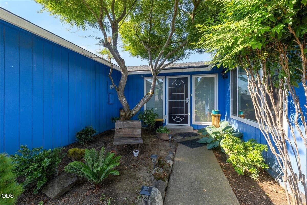 Photo of 2055 Alamar 4 of 18