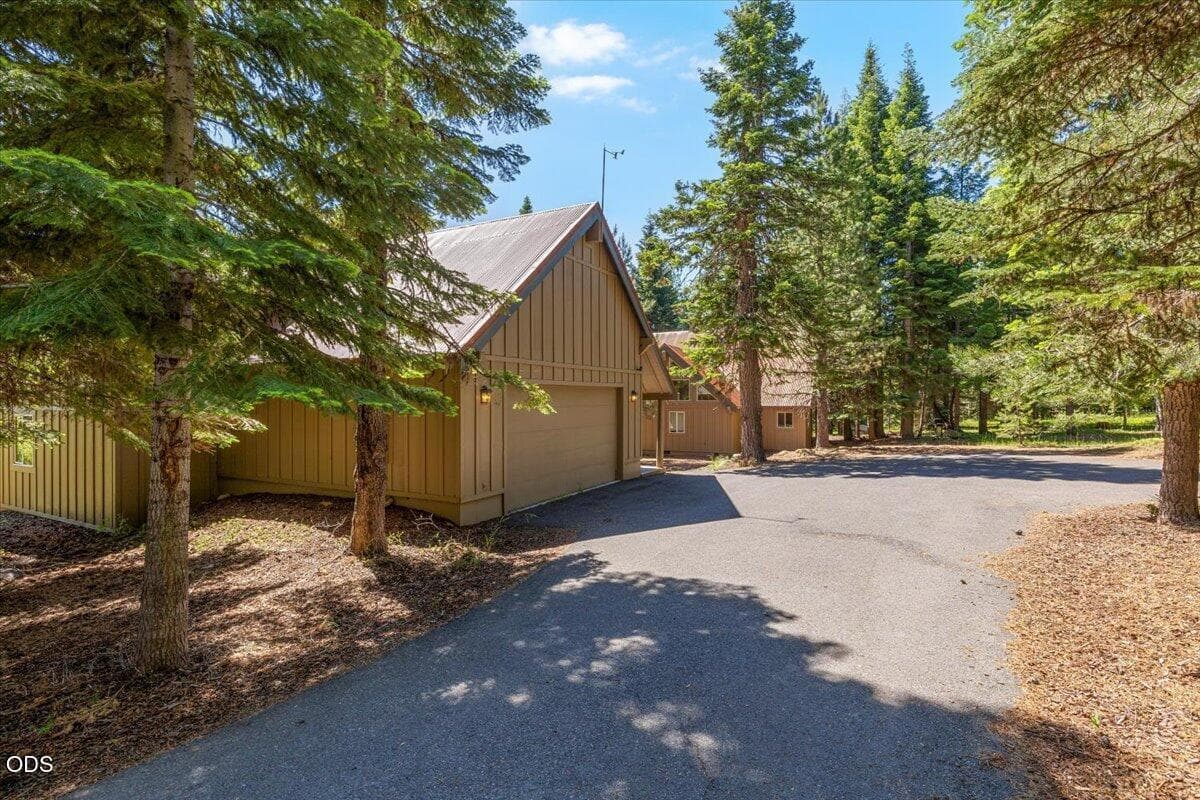Photo of 42256 Skiway 2 of 59