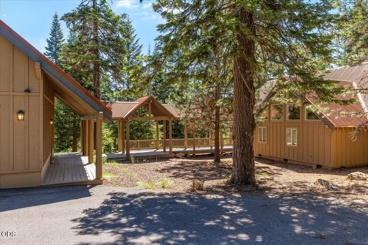 Photo of 42256 Skiway 4 of 59
