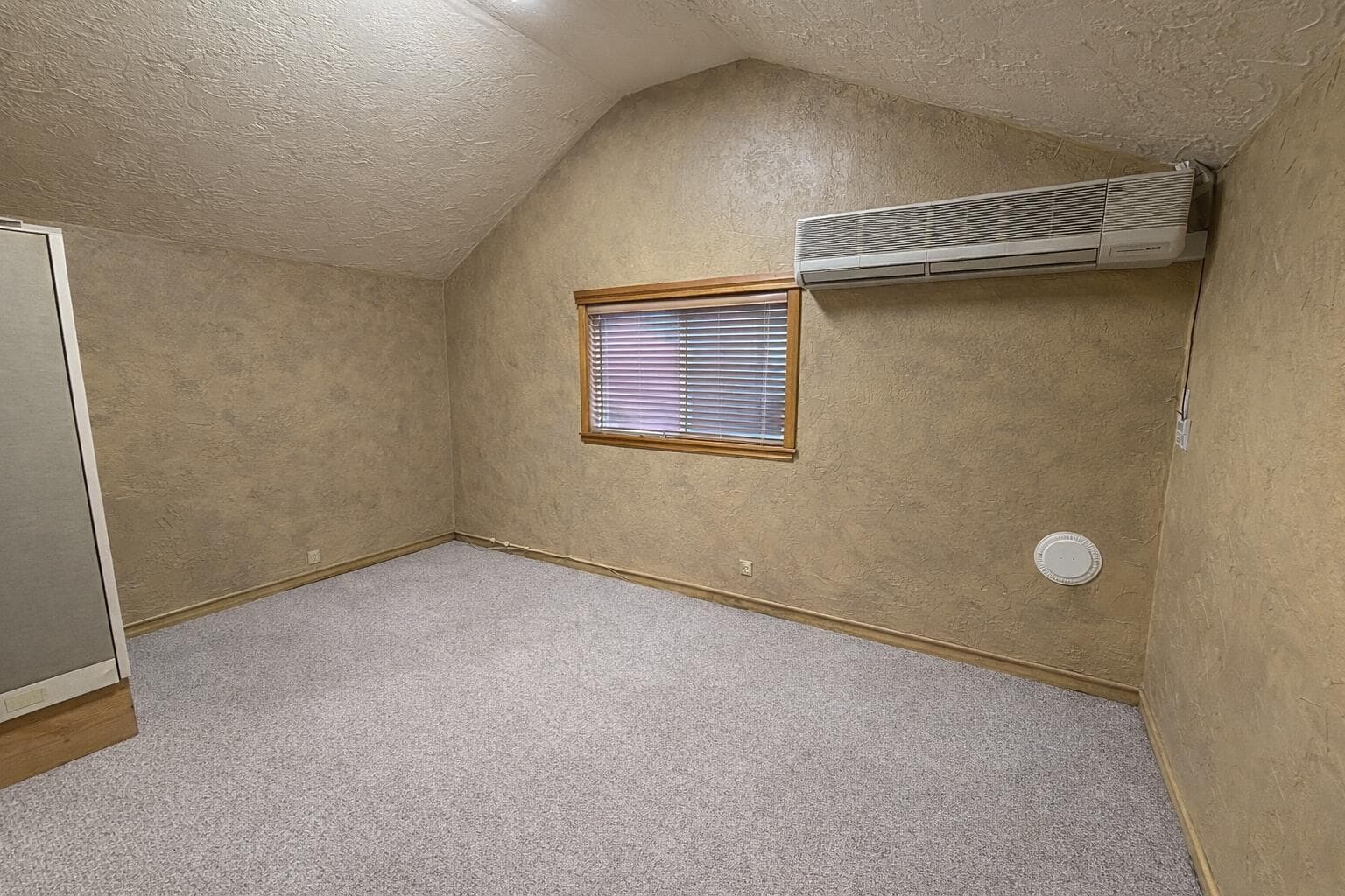 Photo of 1427 SW Highland Avenue 16 of 18