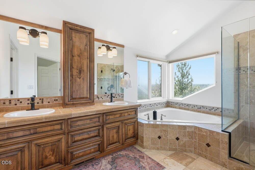 Photo of 1819 SW Troon Avenue 29 of 82