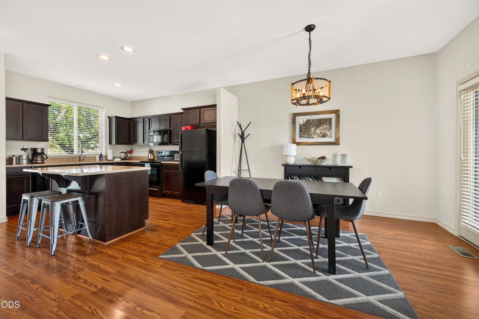 Photo of 993 Golden Pheasant Drive 7 of 24