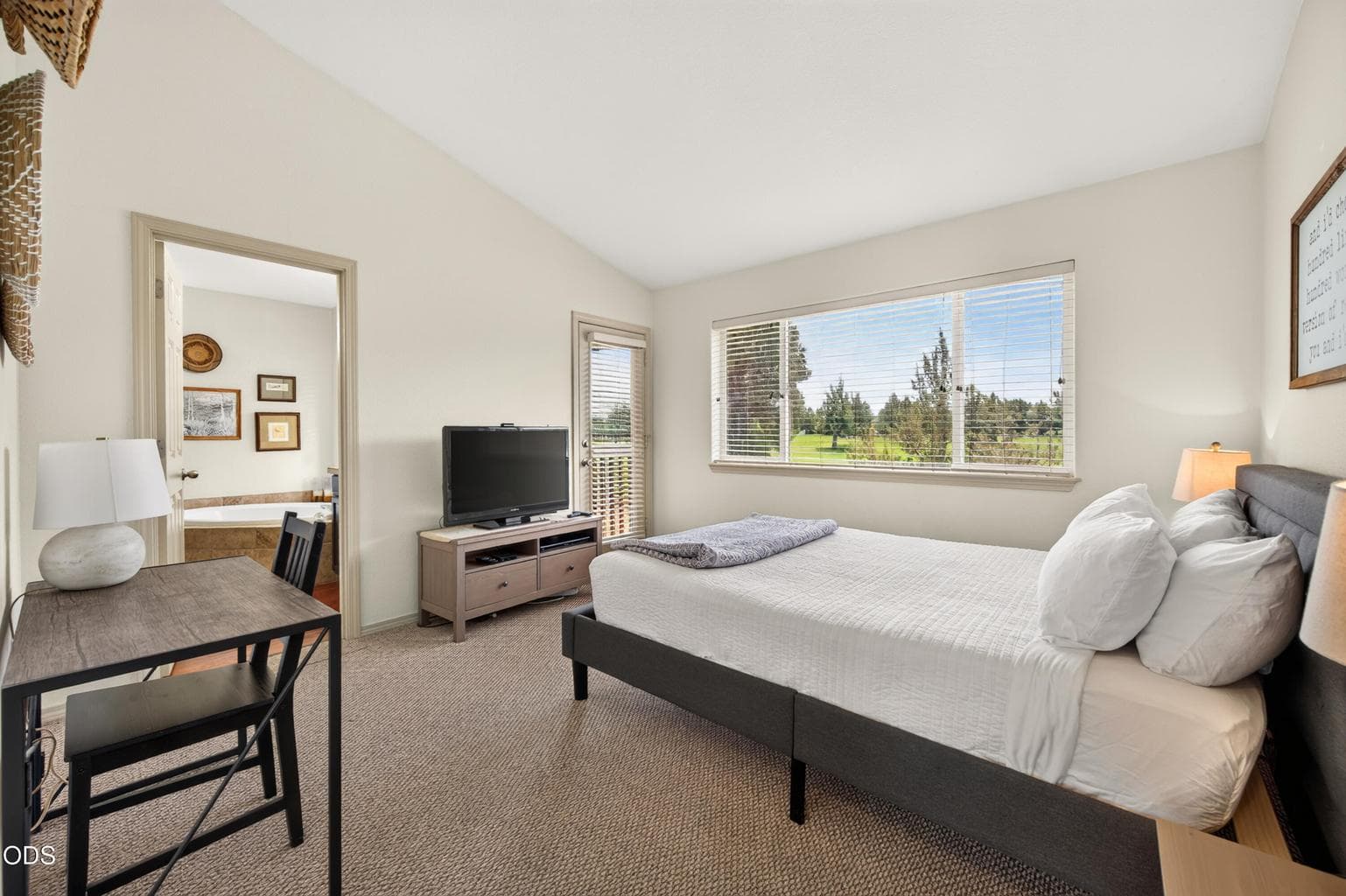 Photo of 993 Golden Pheasant Drive 12 of 24