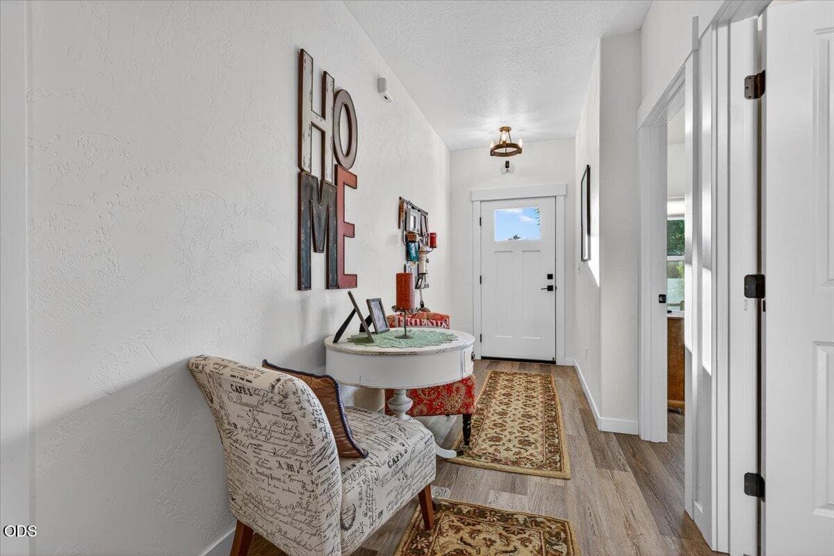 Photo of 689 Heber 4 of 28