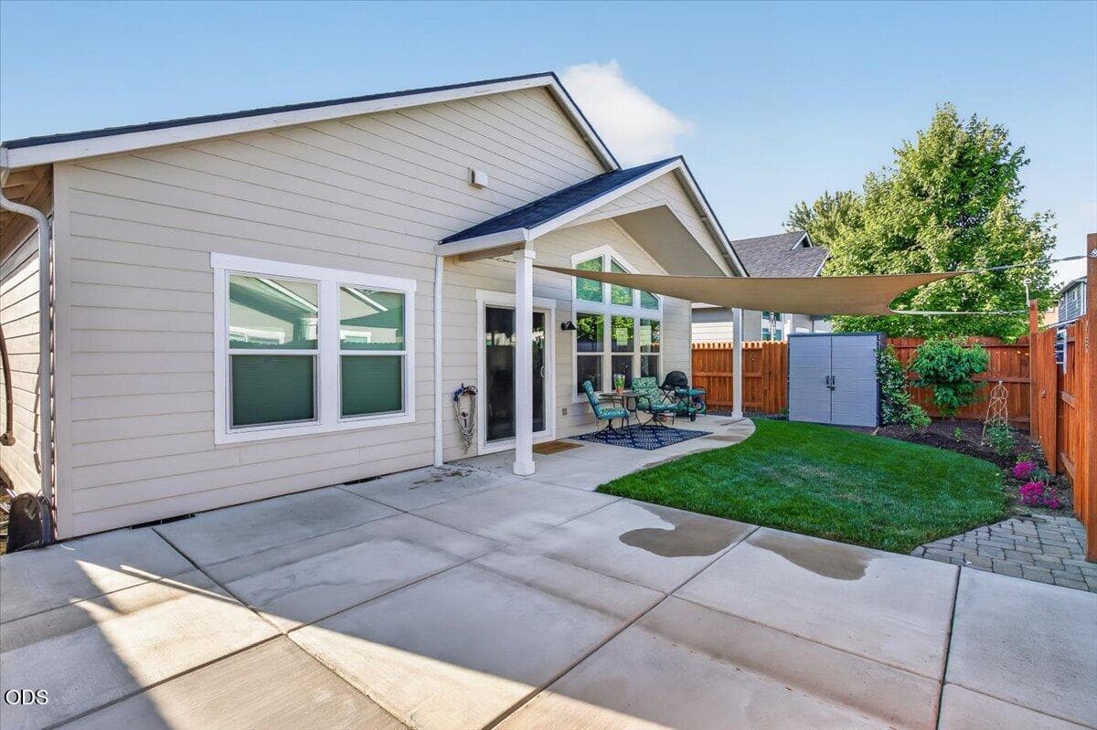 Photo of 689 Heber 3 of 28