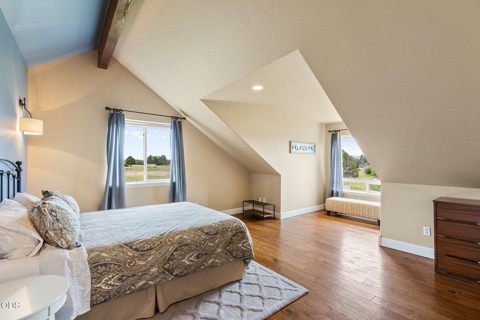 Upstairs Primary Suite with Cascade Mountain Views