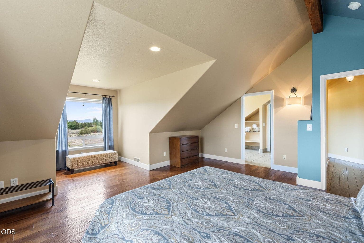 Upstairs Primary Suite with Cascade Mountain views