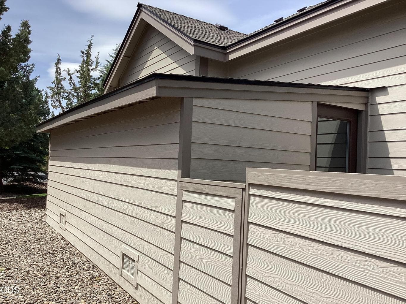 18'x7' Covered storage on the side of the home