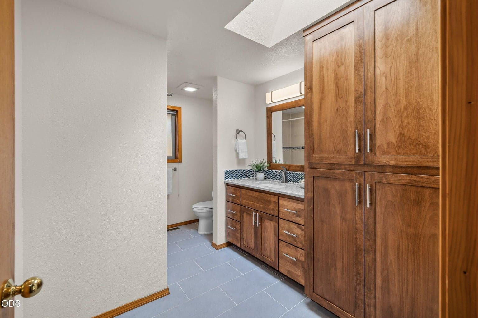 2nd bathroom