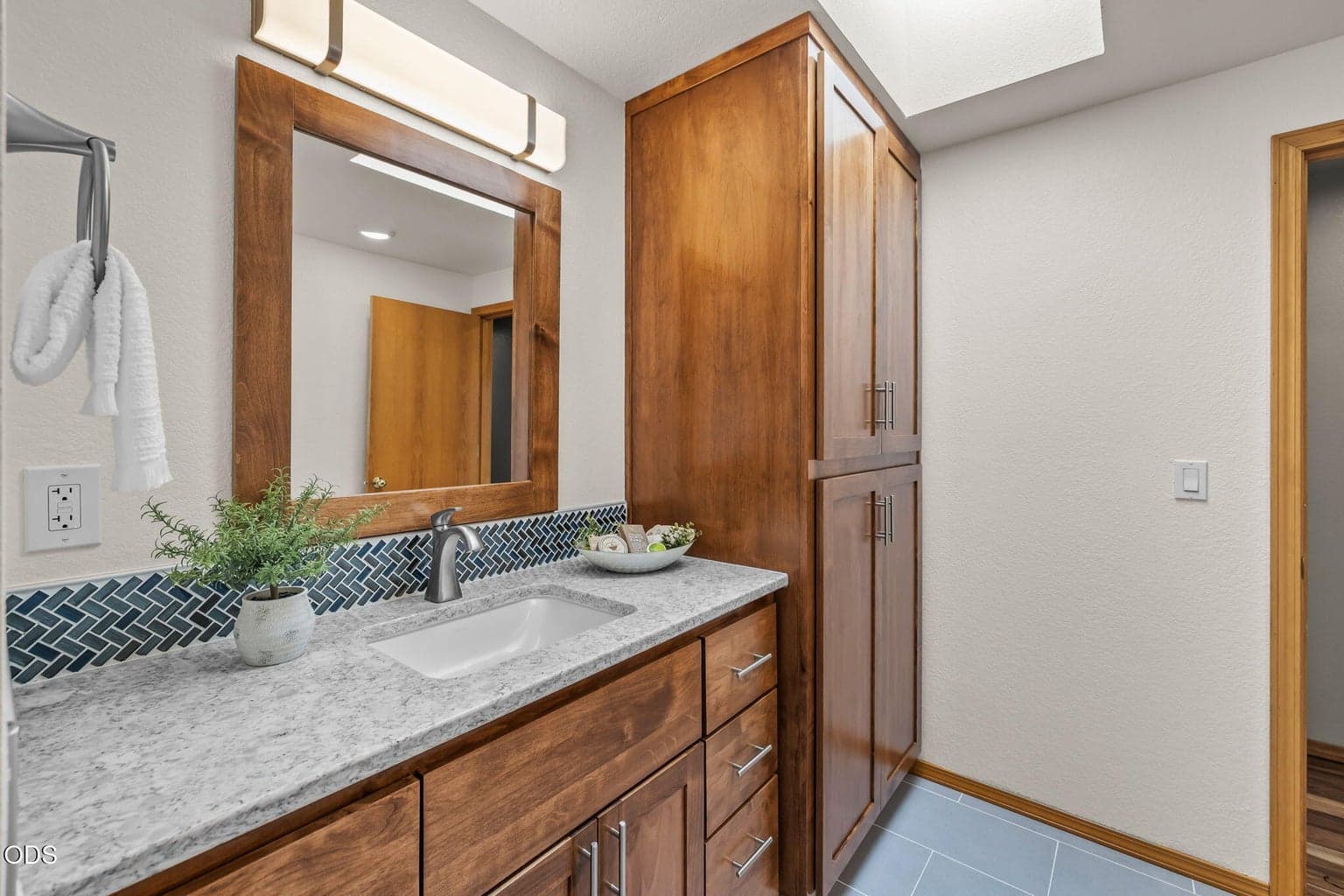 2nd bathroom