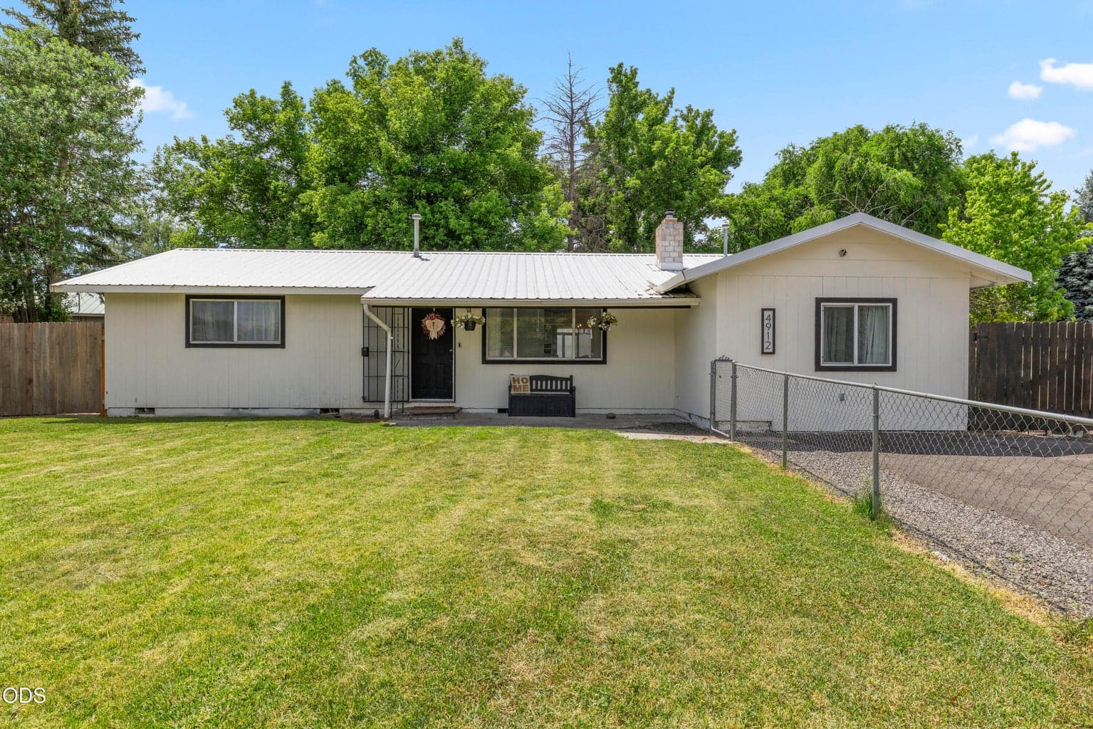 Photo of 4912 Lorrayne 1 of 47