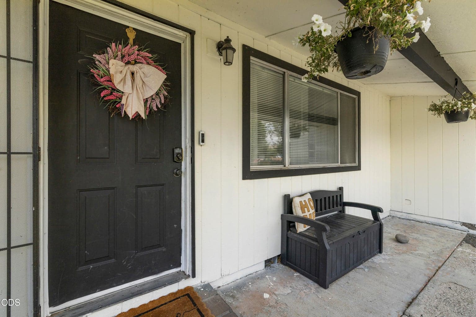 Photo of 4912 Lorrayne 4 of 47