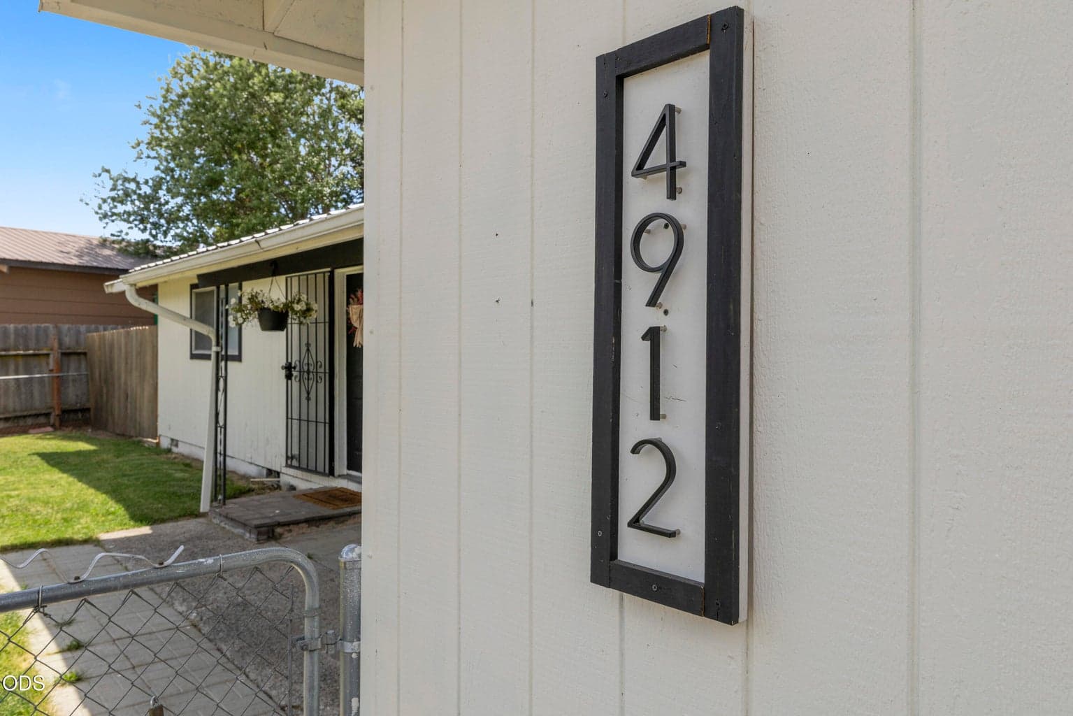 Photo of 4912 Lorrayne 2 of 47
