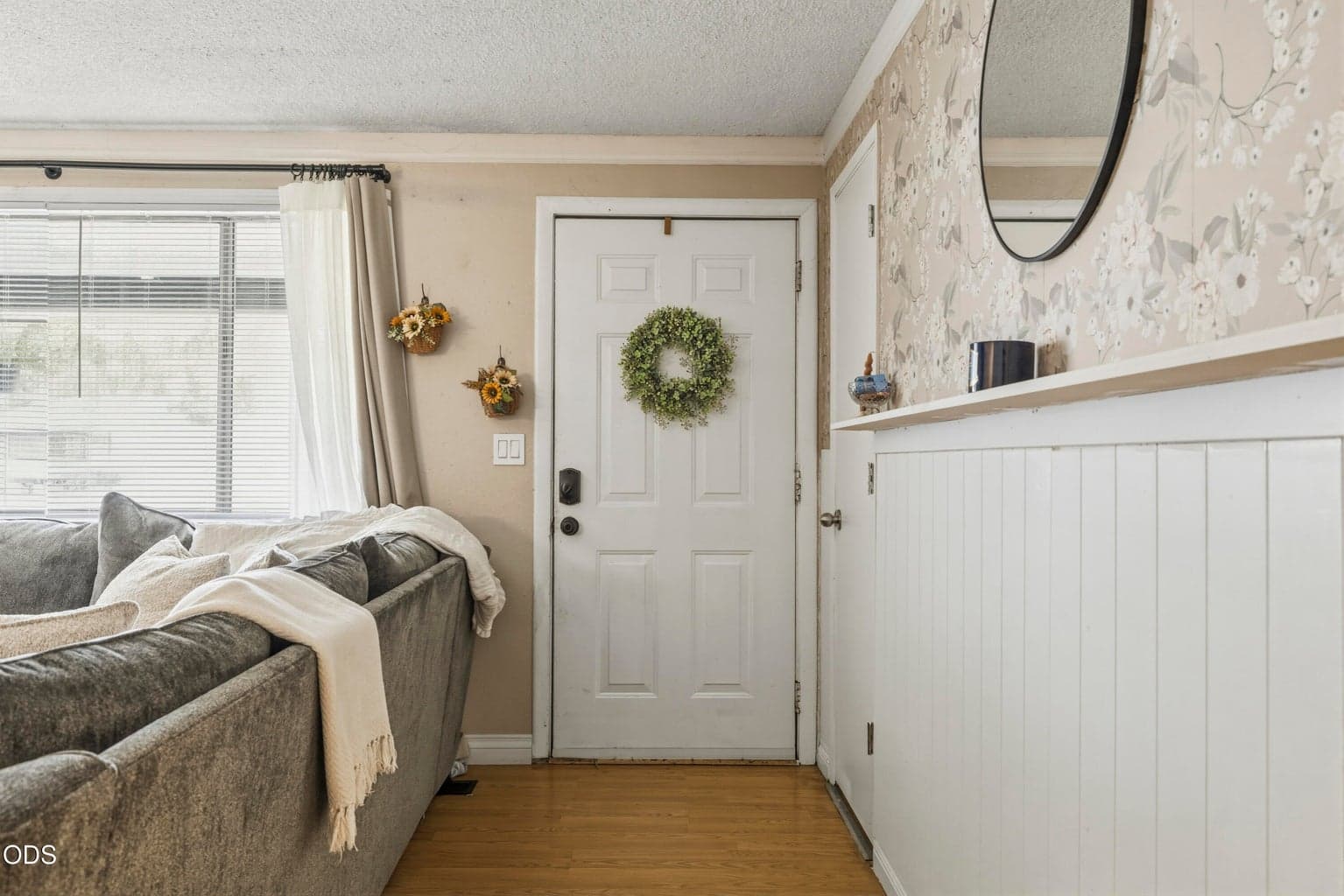 Photo of 4912 Lorrayne 5 of 47