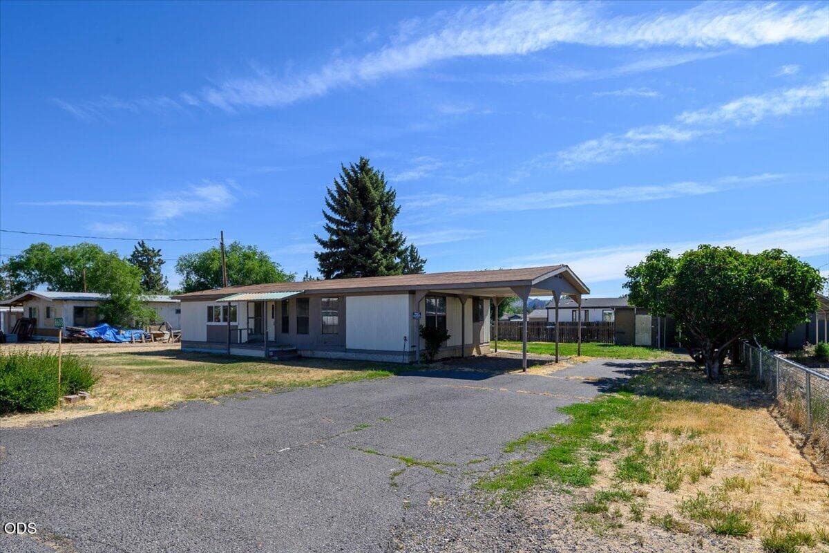 Photo of 8608 8th 1 of 25