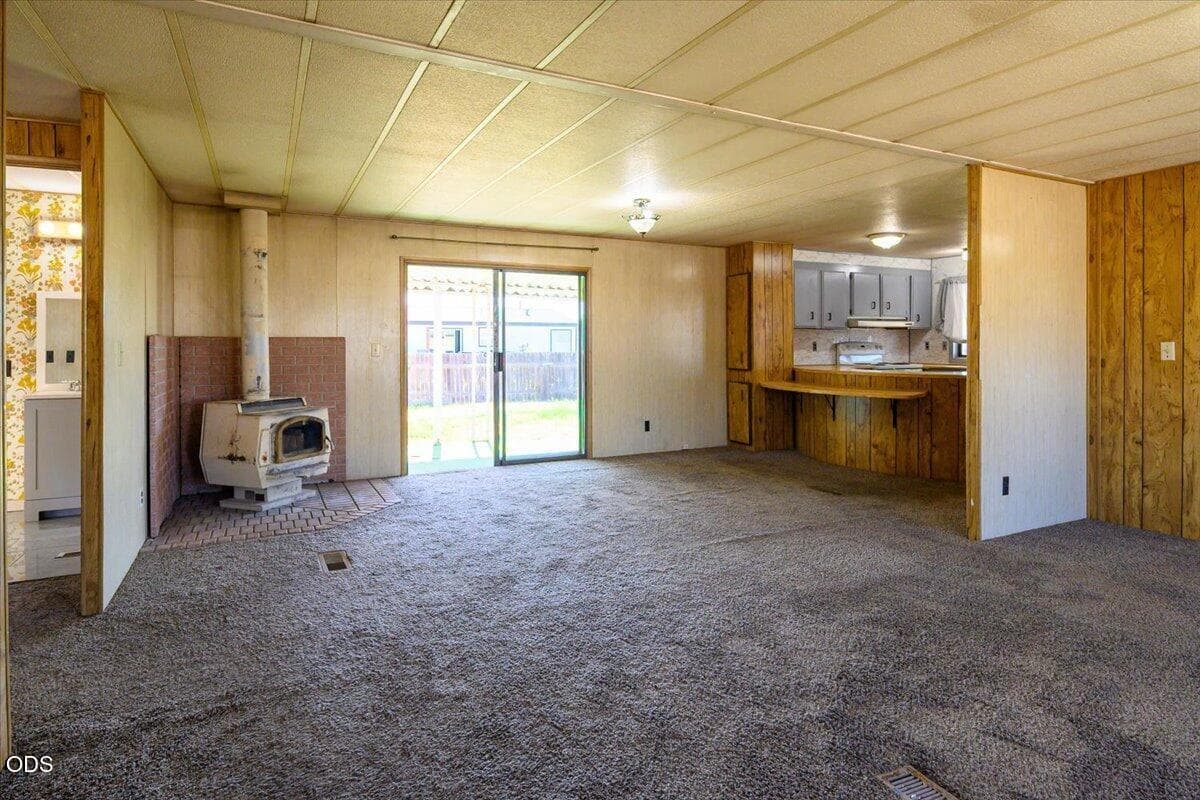 Photo of 8608 8th 2 of 25