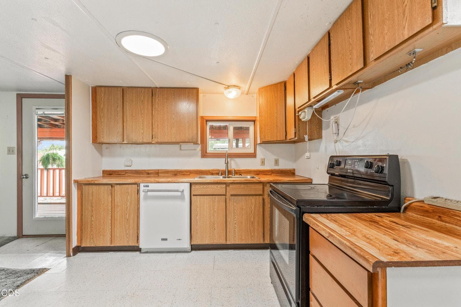 Photo of 2088 SE Rose Lane 8 of 29