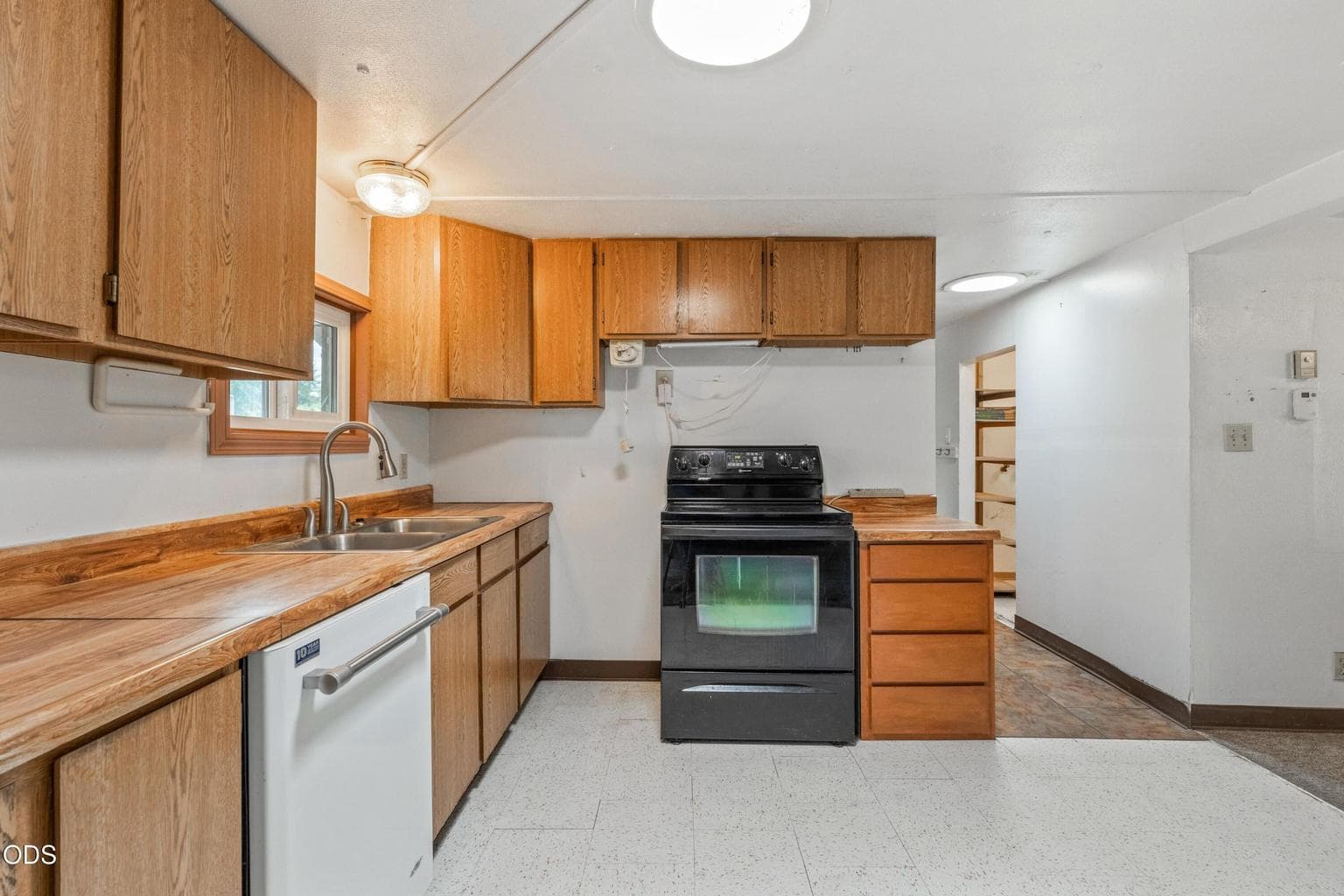 Photo of 2088 SE Rose Lane 9 of 29