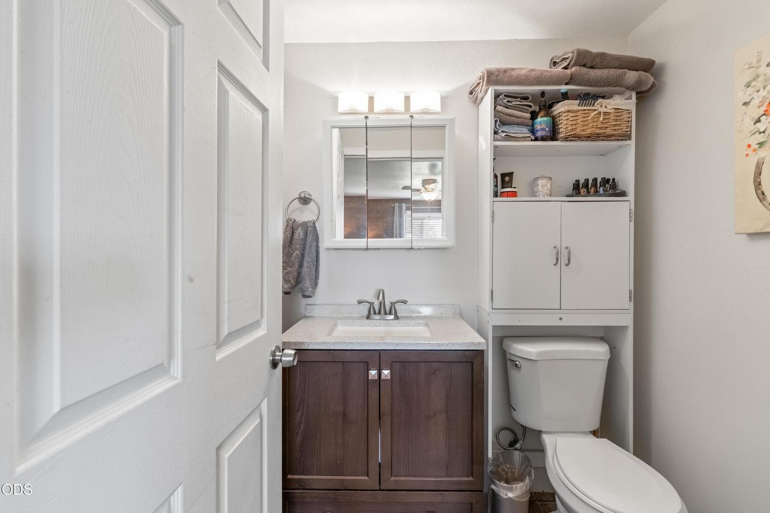 Photo of 751 NE Lookout Avenue 15 of 37