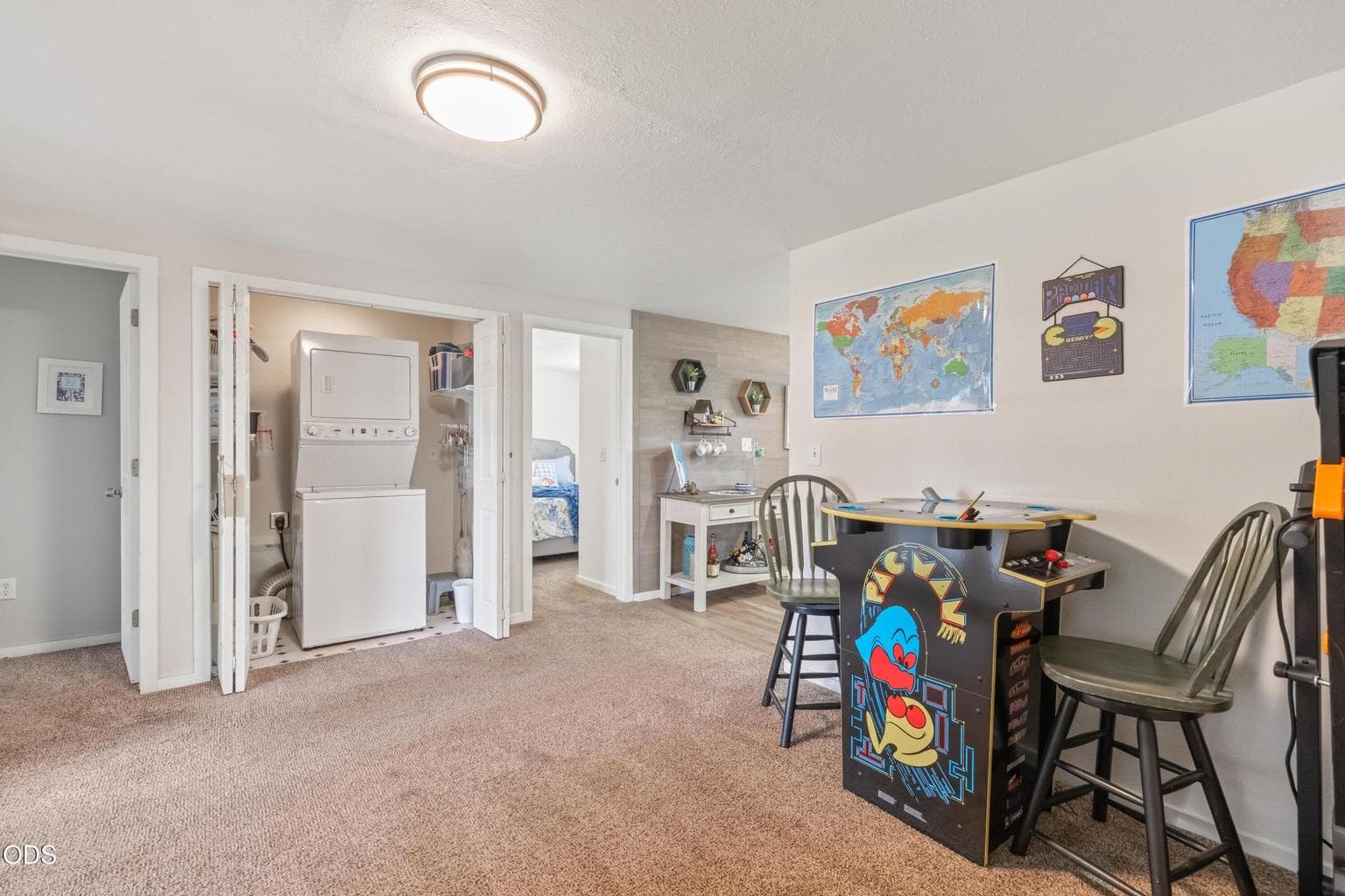 Photo of 751 NE Lookout Avenue 17 of 37