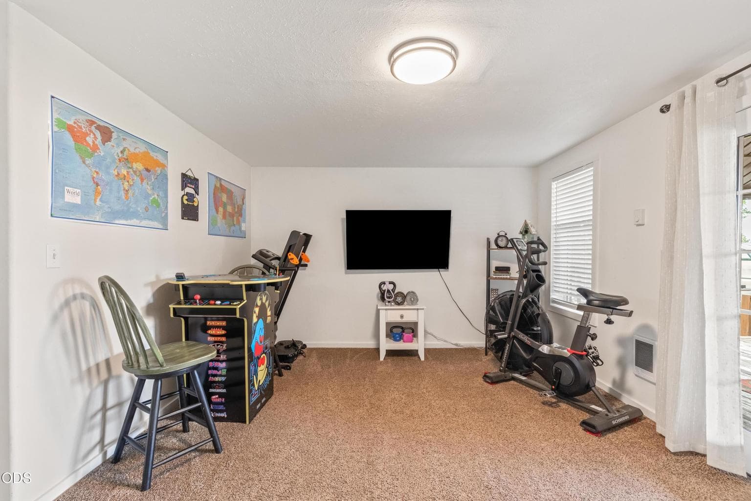 Photo of 751 NE Lookout Avenue 16 of 37