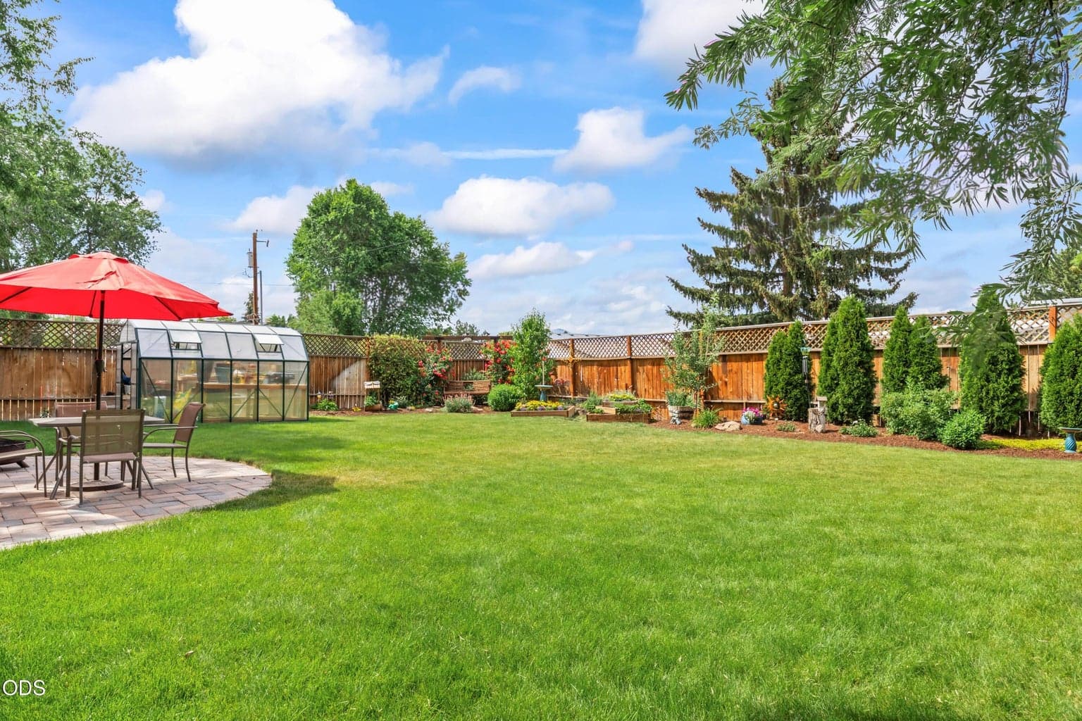 Photo of 751 NE Lookout Avenue 26 of 37