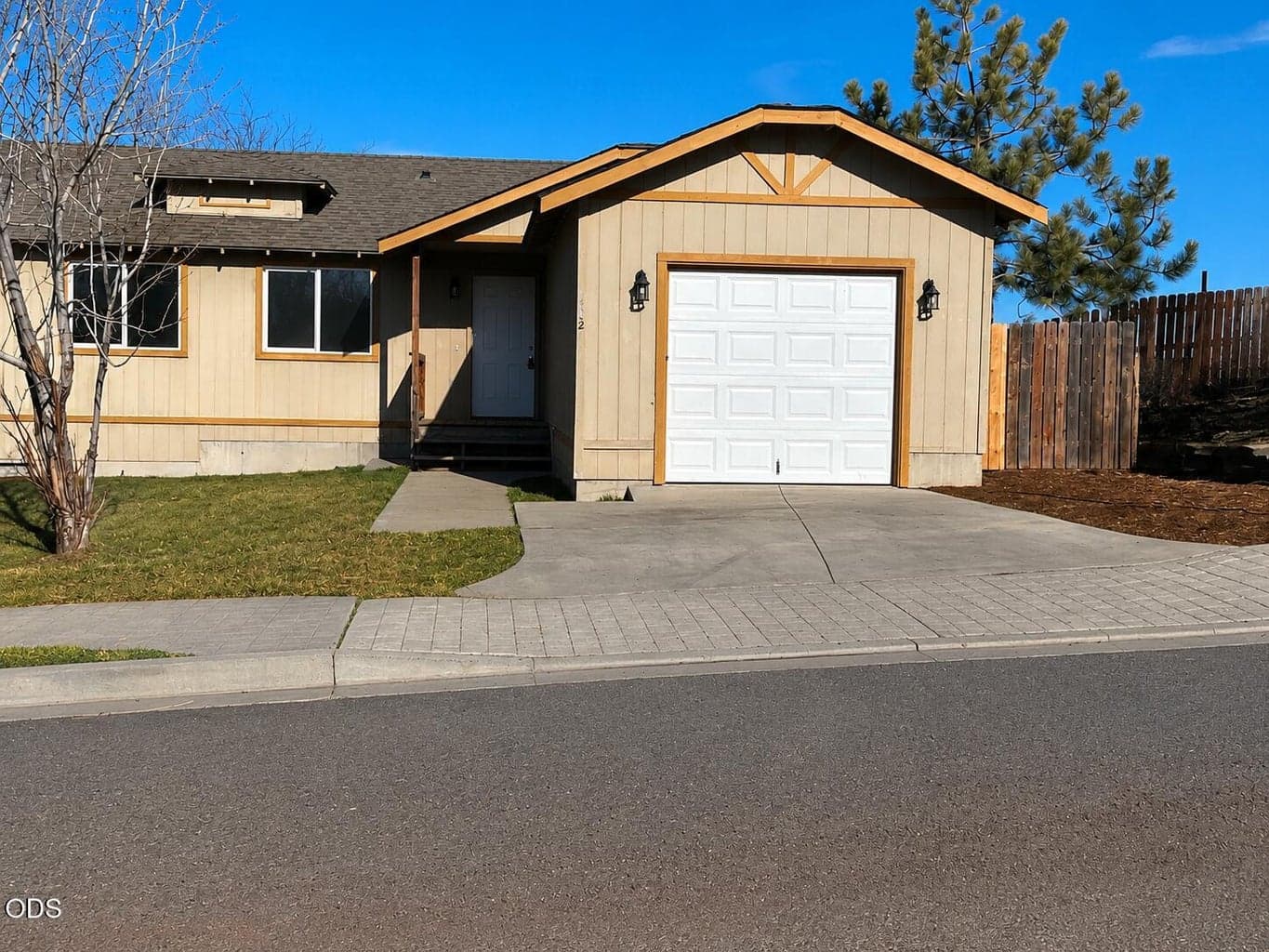 Photo of 402 Carmen 1 of 1