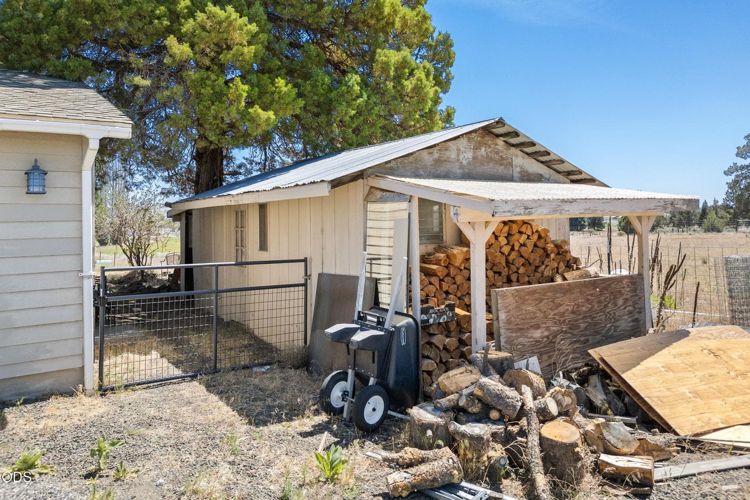Photo of 6492 SW 51st 8 of 44